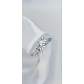 Кольцо из белого золота с бриллиантом 0,300 ct